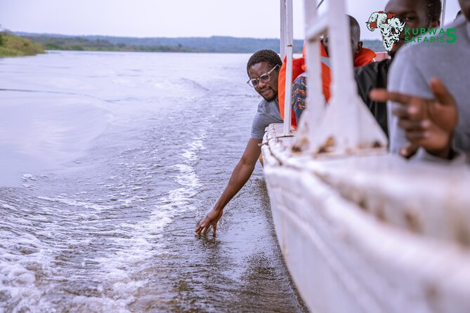 3 Days Wild Tour Queen Elizabeth National Park Safari Uganda - The Equator stop at Kayabwe
