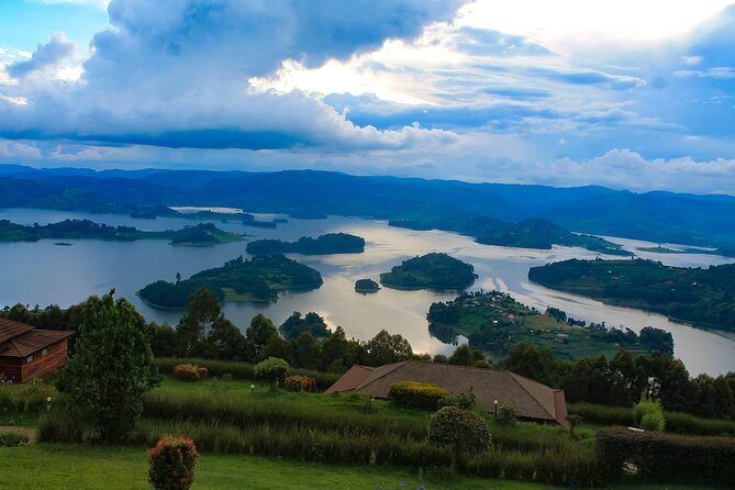 4 Days Gorilla tracking Tour in Uganda - Day 4: Kyabahinga Hill and the return to Kigali