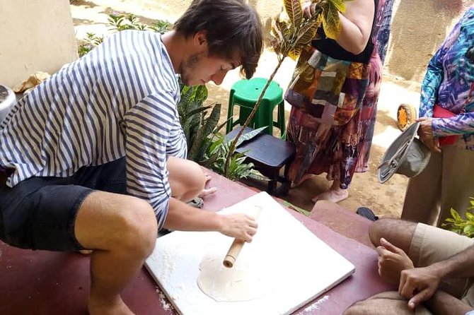 Cooking Class for Typical Ugandan Food in Kampala - G-nut sauce and the pleasure of cooking from scratch