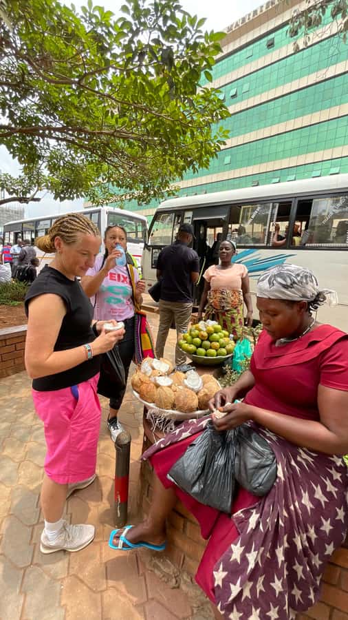 Kampala: Female-Guided Walking Tour - A short stop with room for questions